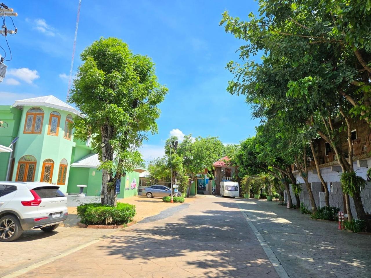 Suwanna Riverside Chainat Exterior photo